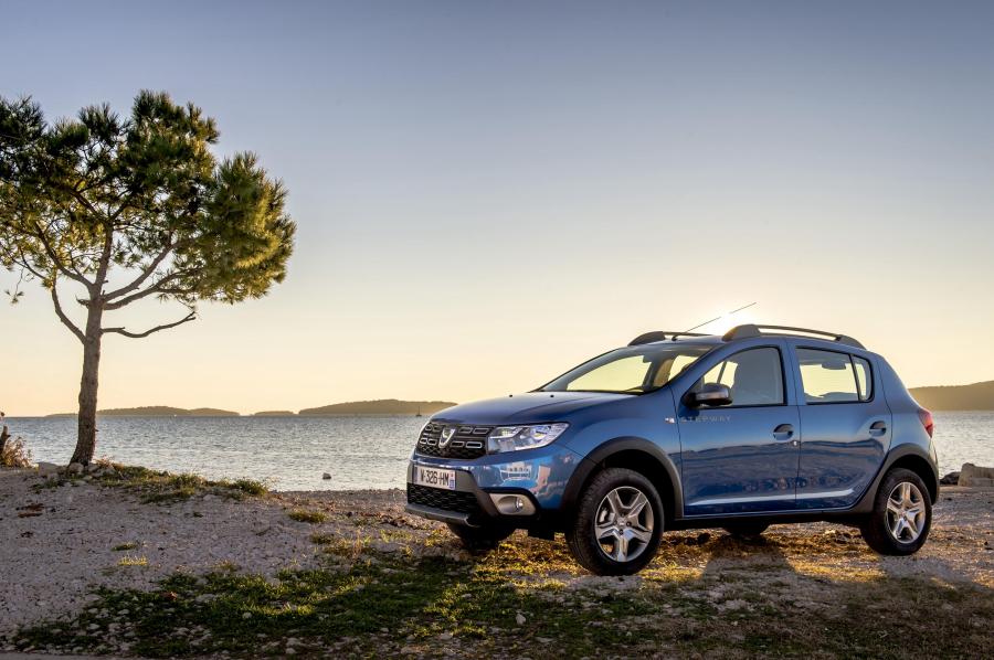  Dacia Sandero Stepway 2016 года  (фото 31 из 46)